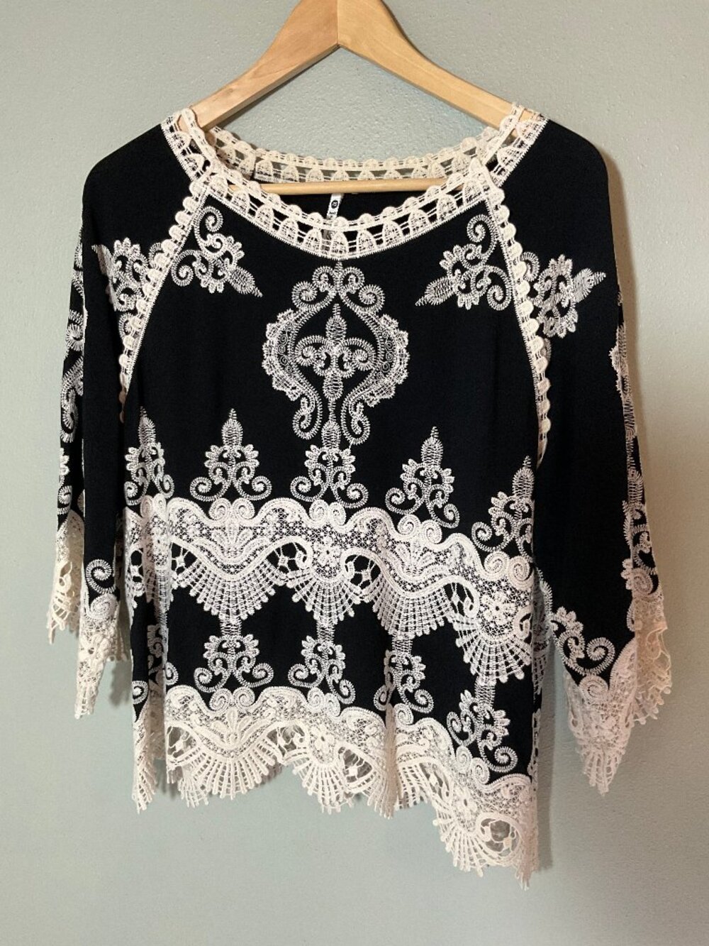 Black and Cream Lace Top PS